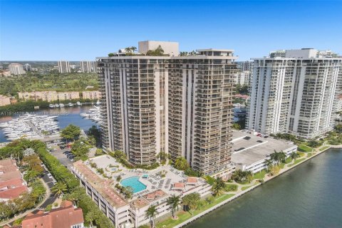 Condo in Aventura, Florida, 2 bedrooms  № 1970256 - photo 11