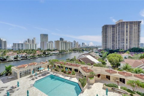 Condo in Aventura, Florida, 2 bedrooms  № 1970256 - photo 2