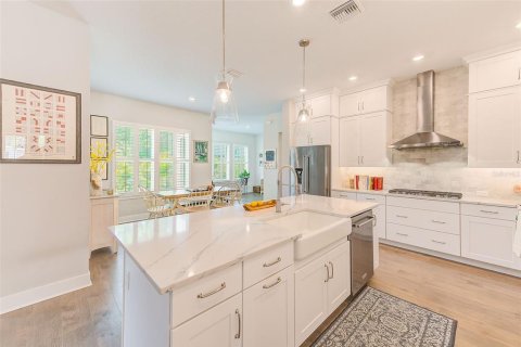House in Tampa, Florida 4 bedrooms, 315.4 sq.m. № 1658440 - photo 13