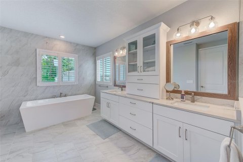 House in Tampa, Florida 4 bedrooms, 315.4 sq.m. № 1658440 - photo 30