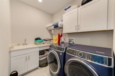 House in Tampa, Florida 4 bedrooms, 315.4 sq.m. № 1658440 - photo 26