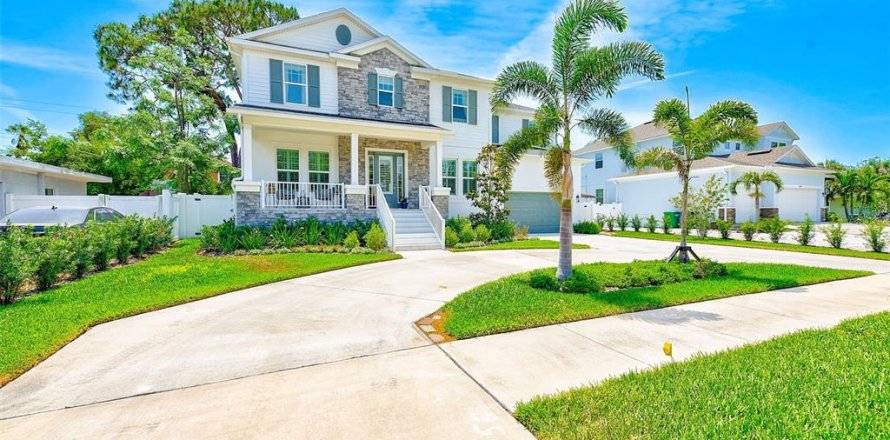 House in Tampa, Florida 4 bedrooms, 315.4 sq.m. № 1658440