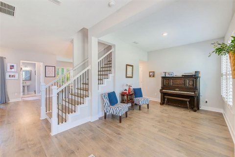 House in Tampa, Florida 4 bedrooms, 315.4 sq.m. № 1658440 - photo 4