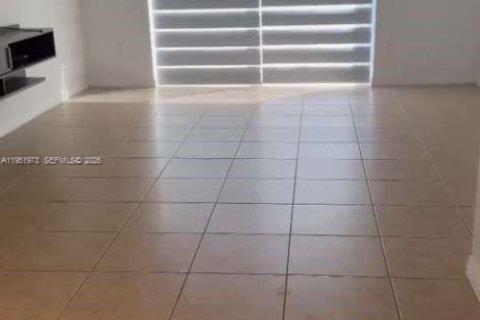 Townhouse in Miramar, Florida 2 bedrooms, 104.05 sq.m. № 2007817 - photo 6