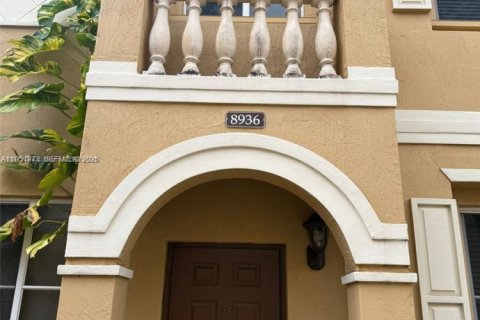 Townhouse in Miramar, Florida 2 bedrooms, 104.05 sq.m. № 2007817