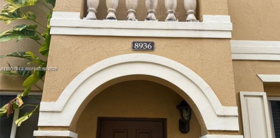 Townhouse in Miramar, Florida 2 bedrooms, 104.05 sq.m. № 2007817