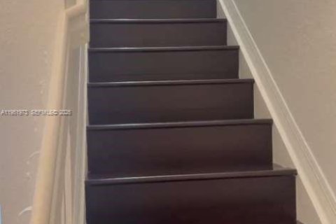 Townhouse in Miramar, Florida 2 bedrooms, 104.05 sq.m. № 2007817 - photo 4