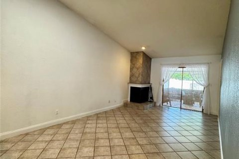 Townhouse in Orlando, Florida 2 bedrooms, 97.55 sq.m. № 2202035 - photo 10
