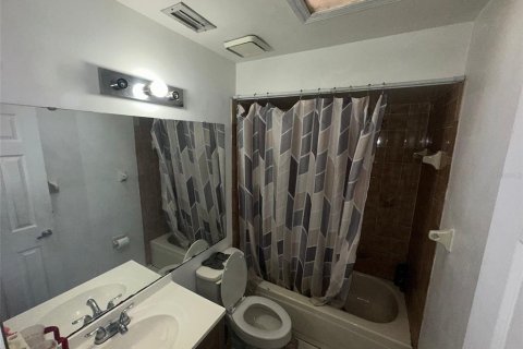 House in Orlando, Florida 3 bedrooms, 130.99 sq.m. № 1877300 - photo 11