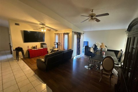 House in Orlando, Florida 3 bedrooms, 130.99 sq.m. № 1877300 - photo 5