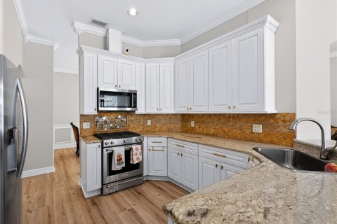 House in Tampa, Florida 4 bedrooms, 207.36 sq.m. № 2429210 - photo 13