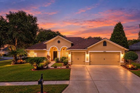 House in Tampa, Florida 4 bedrooms, 207.36 sq.m. № 2429210 - photo 2