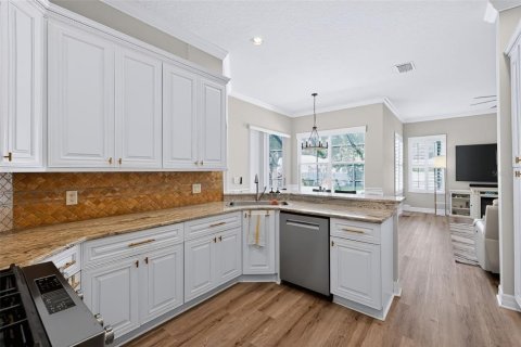 House in Tampa, Florida 4 bedrooms, 207.36 sq.m. № 2429210 - photo 12