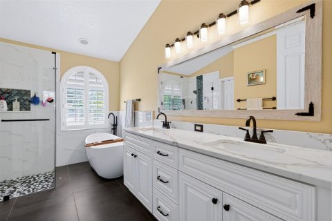 House in Tampa, Florida 4 bedrooms, 207.36 sq.m. № 2429210 - photo 19