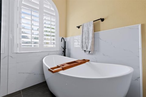 House in Tampa, Florida 4 bedrooms, 207.36 sq.m. № 2429210 - photo 20