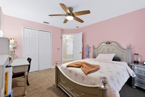 House in Tampa, Florida 4 bedrooms, 207.36 sq.m. № 2429210 - photo 26