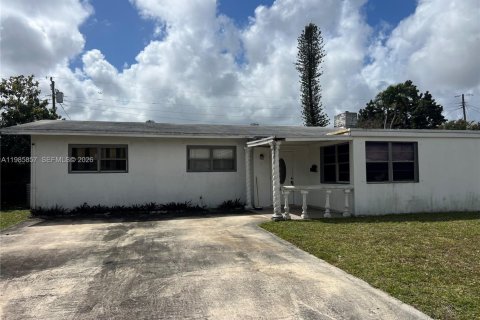 Дом в Майами, Флорида 4 спальни, 156.54м2 № 2047548