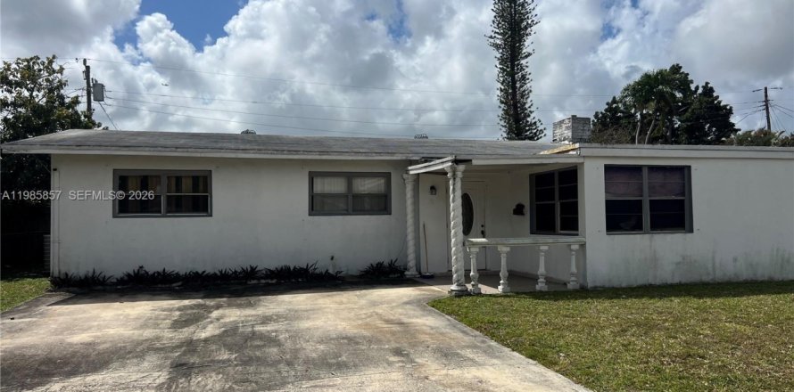 Дом в Майами, Флорида 4 спальни, 156.54м2 № 2047548