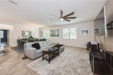 Villa ou maison à vendre à Kissimmee, Floride: 4 chambres, 245.45 m2 № 1666819 - photo 13