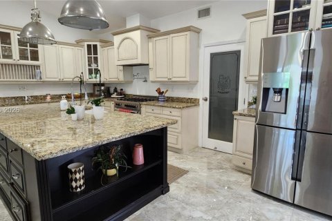Villa ou maison à vendre à Hialeah, Floride: 3 chambres, 180.51 m2 № 2069055 - photo 2