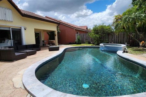 Villa ou maison à vendre à Hialeah, Floride: 3 chambres, 180.51 m2 № 2069055 - photo 26