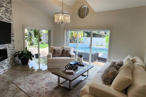 Villa ou maison à vendre à Hialeah, Floride: 3 chambres, 180.51 m2 № 2069055 - photo 6
