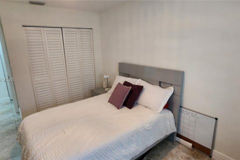 Villa ou maison à vendre à Hialeah, Floride: 3 chambres, 180.51 m2 № 2069055 - photo 18