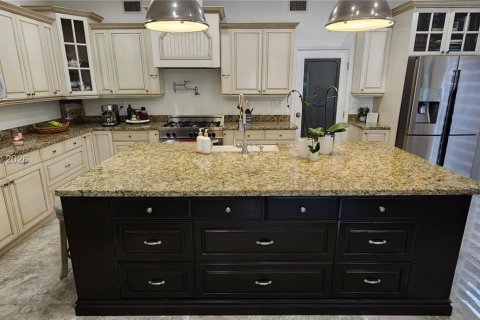 Villa ou maison à vendre à Hialeah, Floride: 3 chambres, 180.51 m2 № 2069055 - photo 3