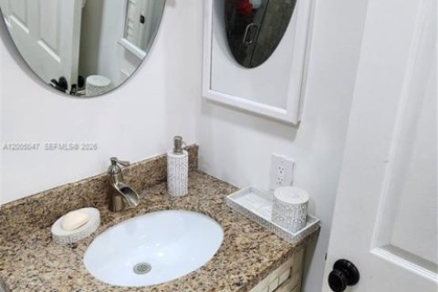 Villa ou maison à vendre à Hialeah, Floride: 3 chambres, 180.51 m2 № 2069055 - photo 23
