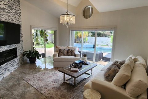 Villa ou maison à vendre à Hialeah, Floride: 3 chambres, 180.51 m2 № 2069055 - photo 7