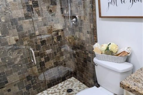 Villa ou maison à vendre à Hialeah, Floride: 3 chambres, 180.51 m2 № 2069055 - photo 19