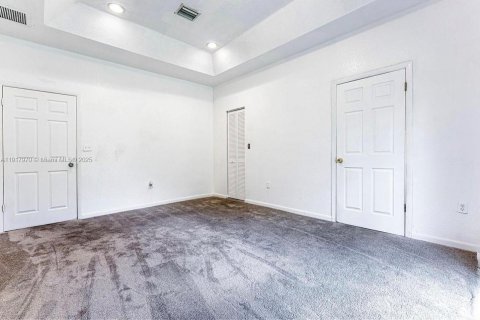 Villa ou maison à louer à Miami, Floride: 3 chambres, 211.72 m2 № 1972485 - photo 6