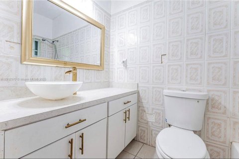 Villa ou maison à louer à Miami, Floride: 3 chambres, 211.72 m2 № 1972485 - photo 1