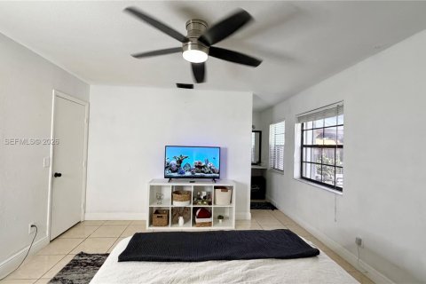 Villa ou maison à louer à Miramar, Floride: 2 chambres, 128.58 m2 № 2021804 - photo 12