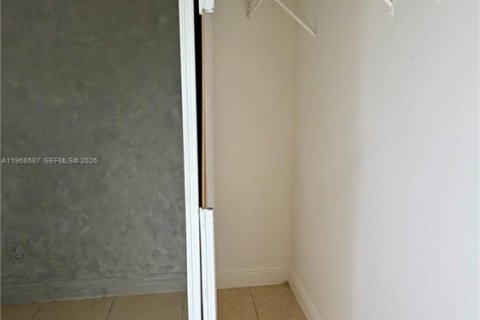 Villa ou maison à louer à Miramar, Floride: 2 chambres, 128.58 m2 № 2021804 - photo 9