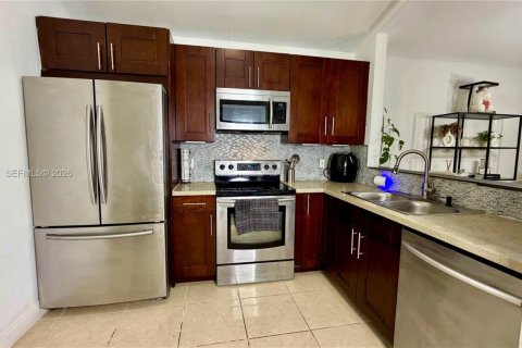 Villa ou maison à louer à Miramar, Floride: 2 chambres, 128.58 m2 № 2021804 - photo 3