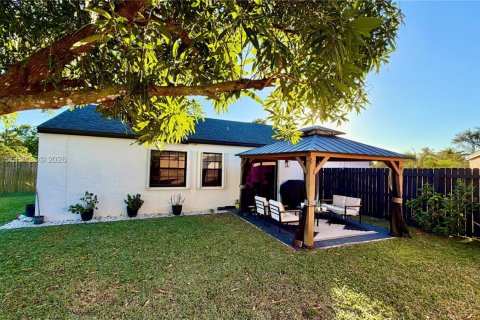 Villa ou maison à louer à Miramar, Floride: 2 chambres, 128.58 m2 № 2021804 - photo 17