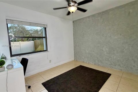 Villa ou maison à louer à Miramar, Floride: 2 chambres, 128.58 m2 № 2021804 - photo 8