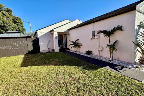 Villa ou maison à louer à Miramar, Floride: 2 chambres, 128.58 m2 № 2021804 - photo 18