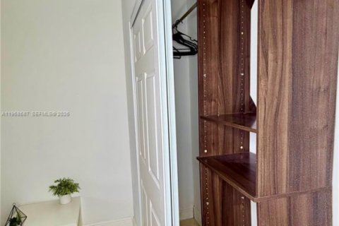 Villa ou maison à louer à Miramar, Floride: 2 chambres, 128.58 m2 № 2021804 - photo 15