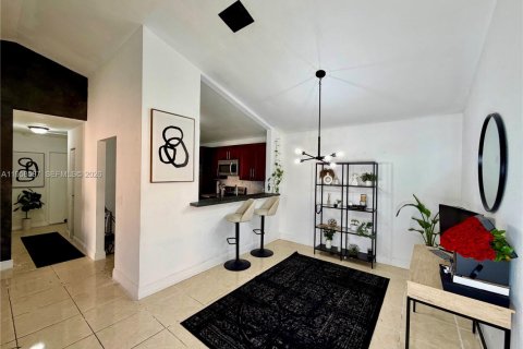 Villa ou maison à louer à Miramar, Floride: 2 chambres, 128.58 m2 № 2021804 - photo 6