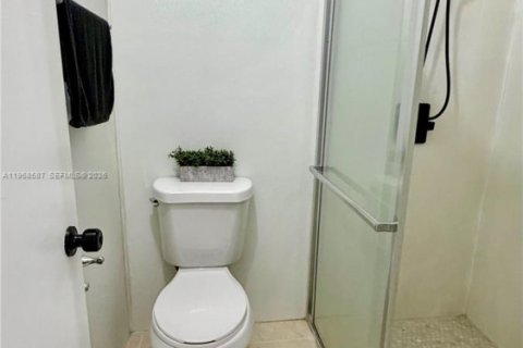 Villa ou maison à louer à Miramar, Floride: 2 chambres, 128.58 m2 № 2021804 - photo 11