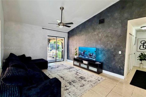 Villa ou maison à louer à Miramar, Floride: 2 chambres, 128.58 m2 № 2021804 - photo 5