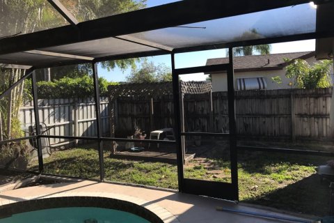 House in Boca Raton, Florida 3 bedrooms, 131.55 sq.m. № 1183771 - photo 1