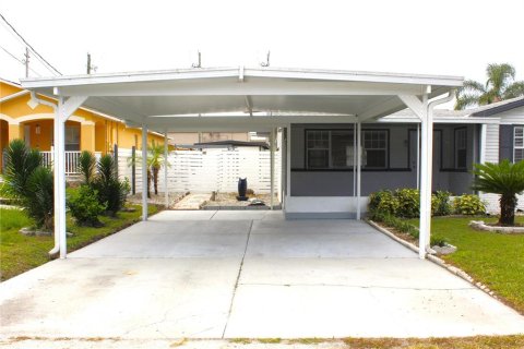 House in Tampa, Florida 3 bedrooms, 156.17 sq.m. № 2396549 - photo 8
