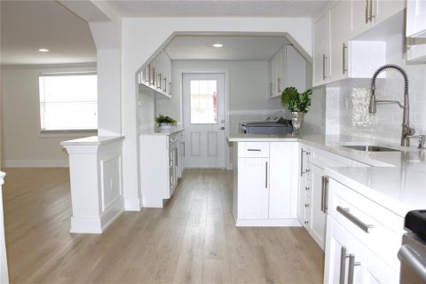 House in Tampa, Florida 3 bedrooms, 156.17 sq.m. № 2396549 - photo 25