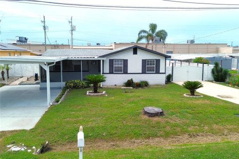 House in Tampa, Florida 3 bedrooms, 156.17 sq.m. № 2396549 - photo 2