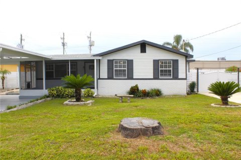 House in Tampa, Florida 3 bedrooms, 156.17 sq.m. № 2396549 - photo 7