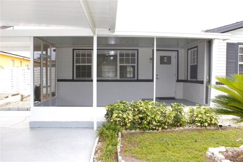 House in Tampa, Florida 3 bedrooms, 156.17 sq.m. № 2396549 - photo 9