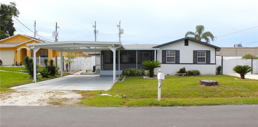 House in Tampa, Florida 3 bedrooms, 156.17 sq.m. № 2396549